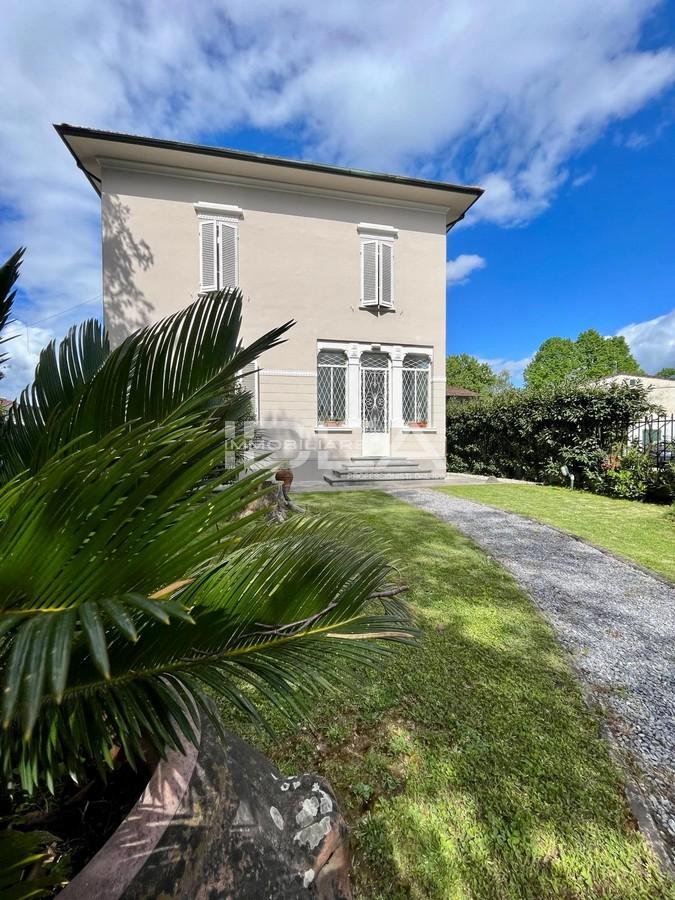 Villa in Via Nicola Barbantini , Lucca — foto 2 di 5