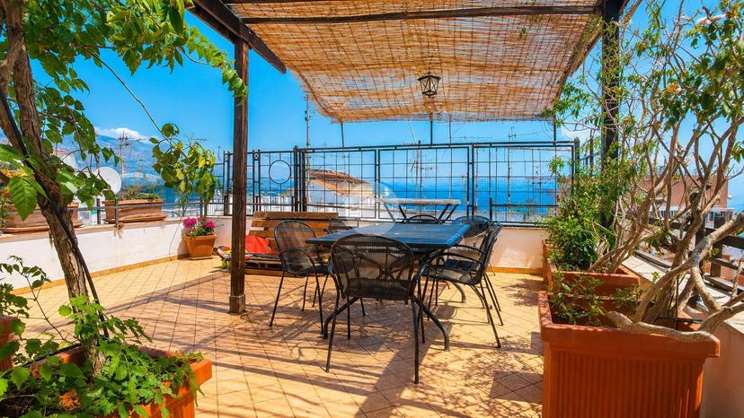 Trilocale in Vicolo XI di Lungomare Giovanni Caboto 37, Gaeta — foto 2 di 5
