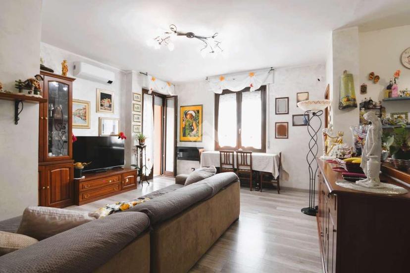 Trilocale in Via Piemonte 11, Bernareggio