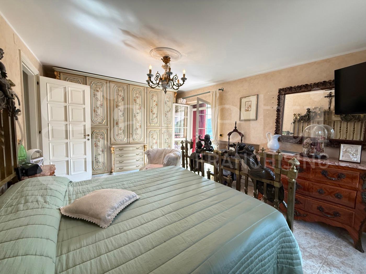 Villa bifamiliare in Via Rapellucci 12, Formia