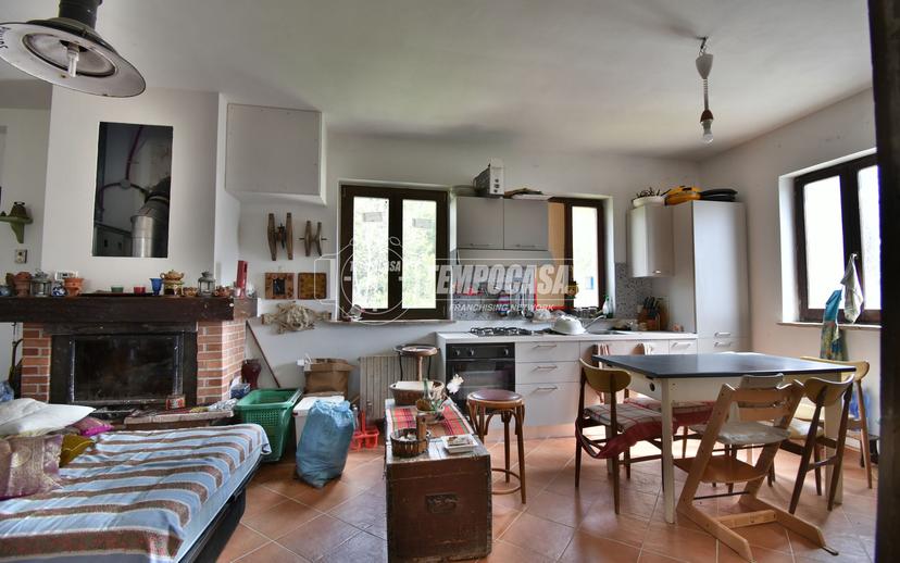 Casa indipendente in Contrada Colvenale 18, Camporotondo di Fiastrone — foto 2 di 5