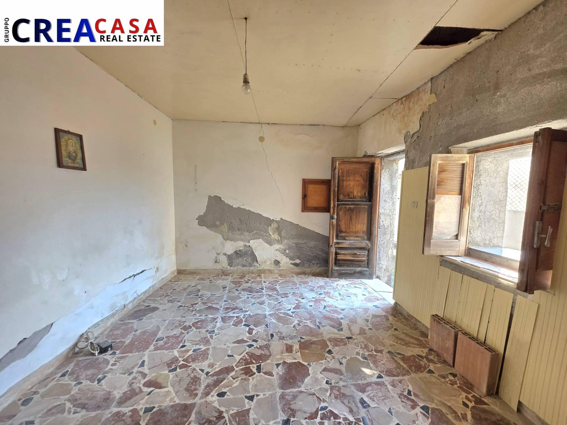 Casa indipendente in Via Arrigo Rosso 28 , 30, Calatabiano