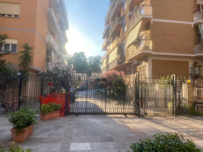 Appartamento in Via Festo Avieno , Roma
