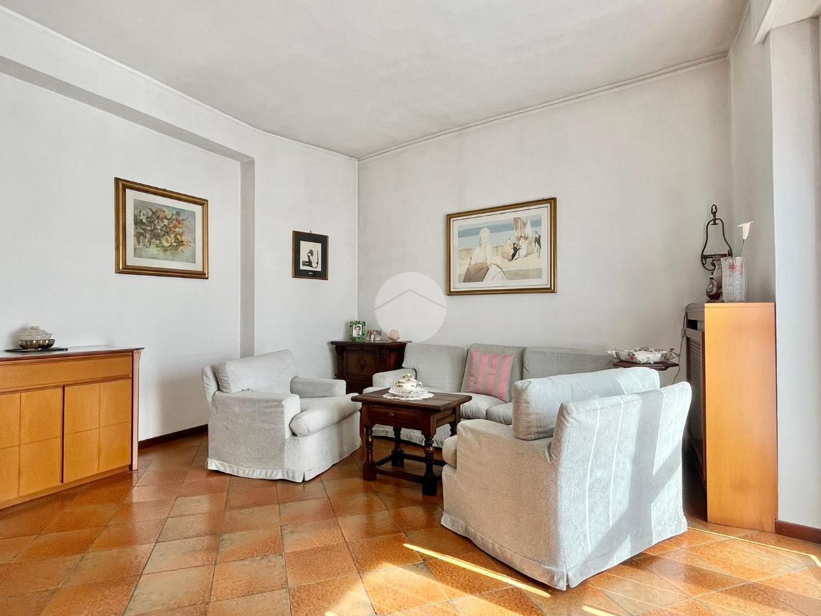 Trilocale in Via Custoza 19, Carate Brianza