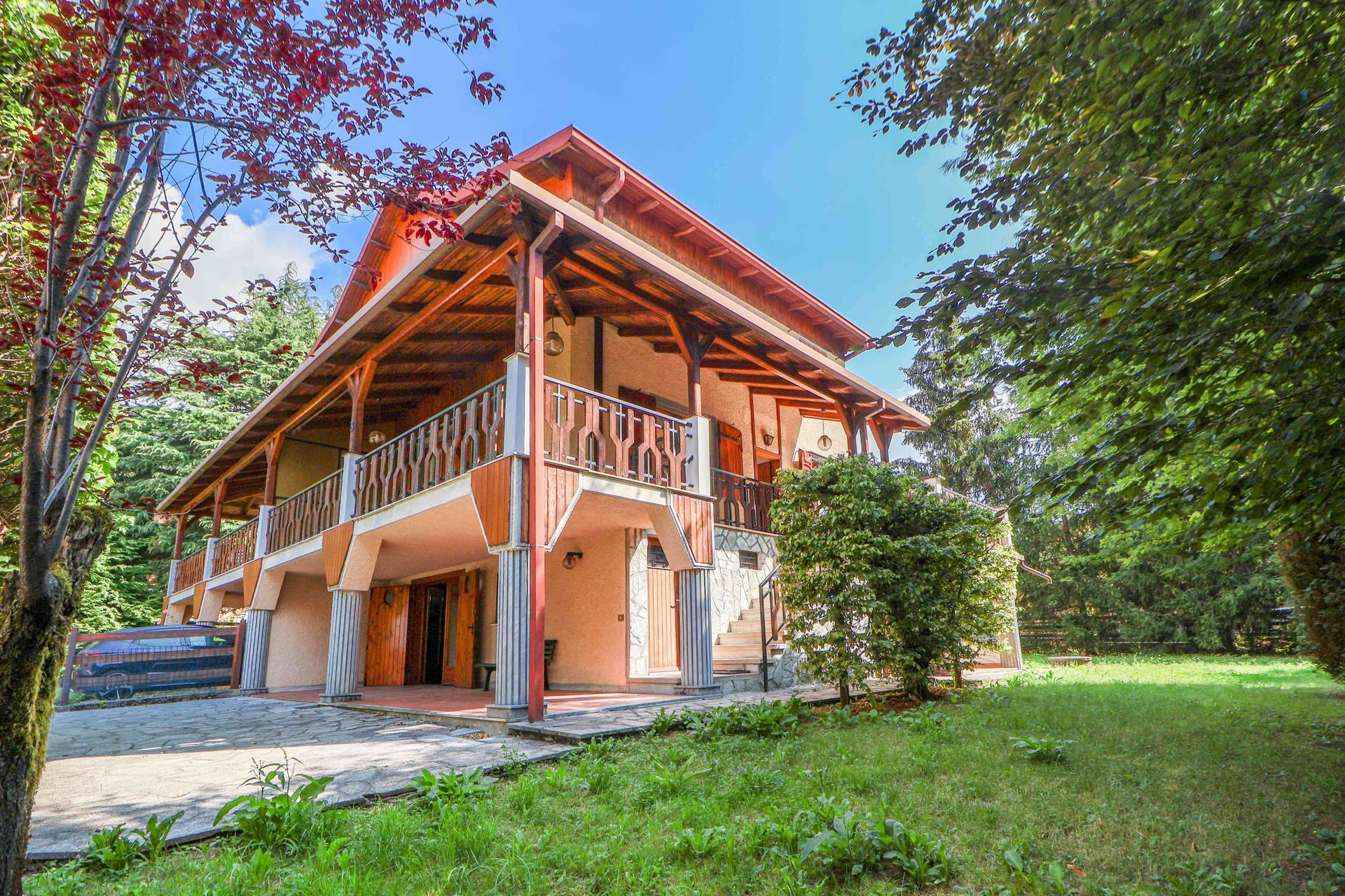 Villa bifamiliare in Villaggio del Sole, Castione della Presolana
