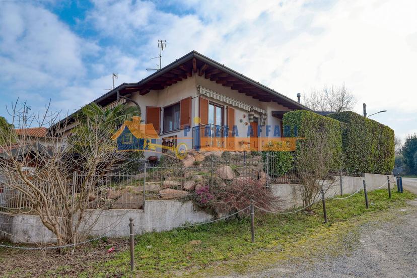Villa in Via Lazzaretto 48, Carnago — foto 4 di 5