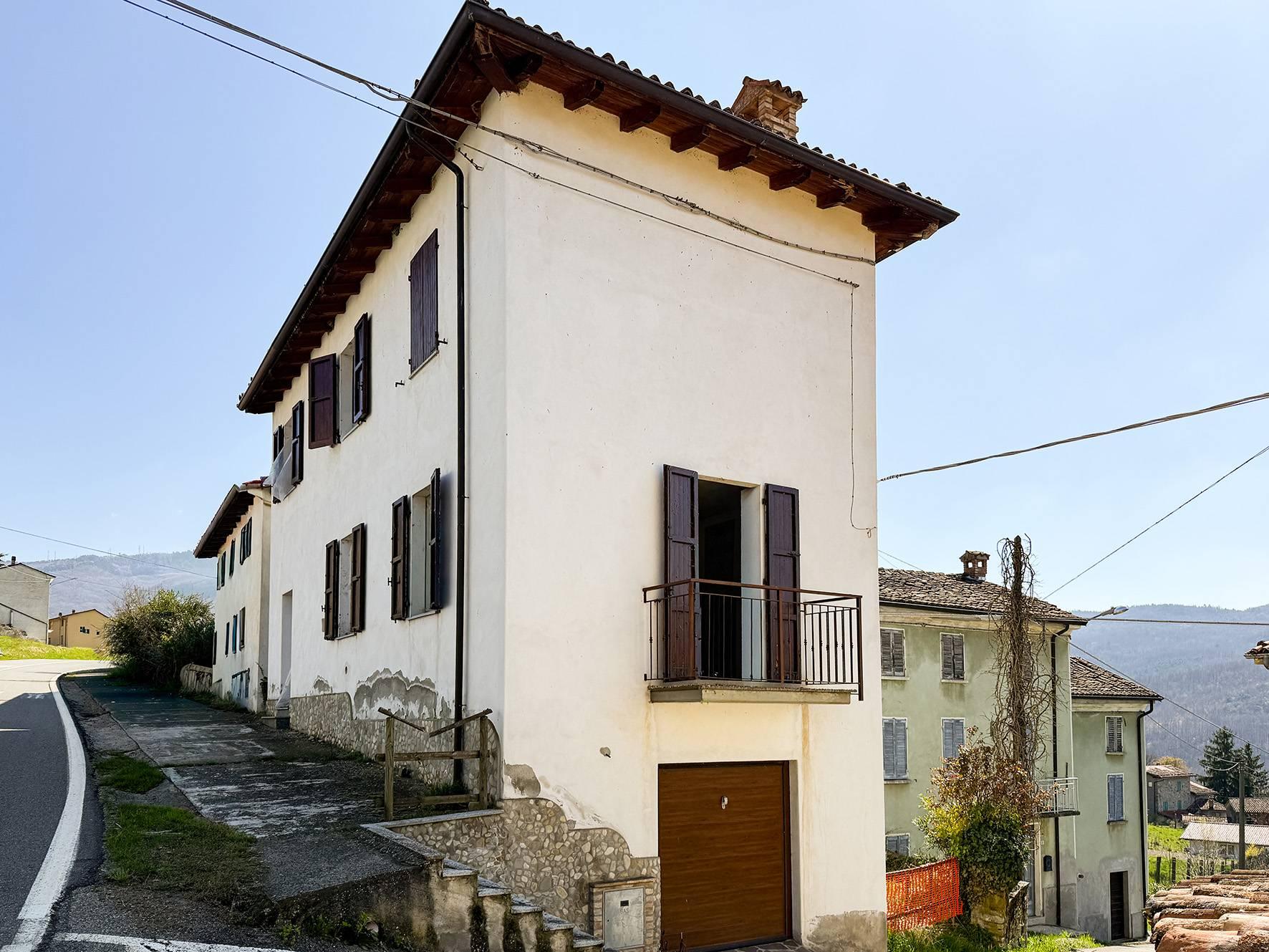 Casa indipendente in Via Mazza, Varzi