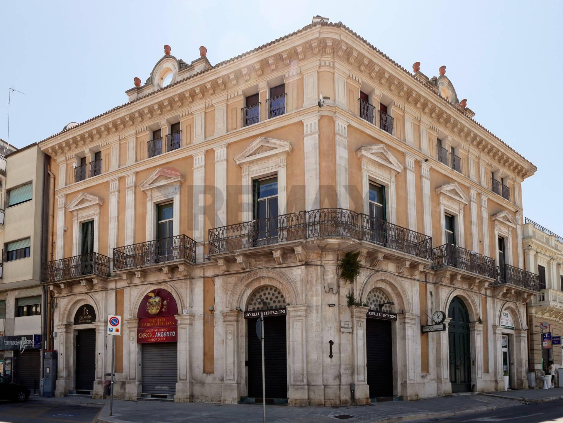 Casa indipendente in Piazza Vittorio Emanuele II 2, Acquaviva delle Fonti