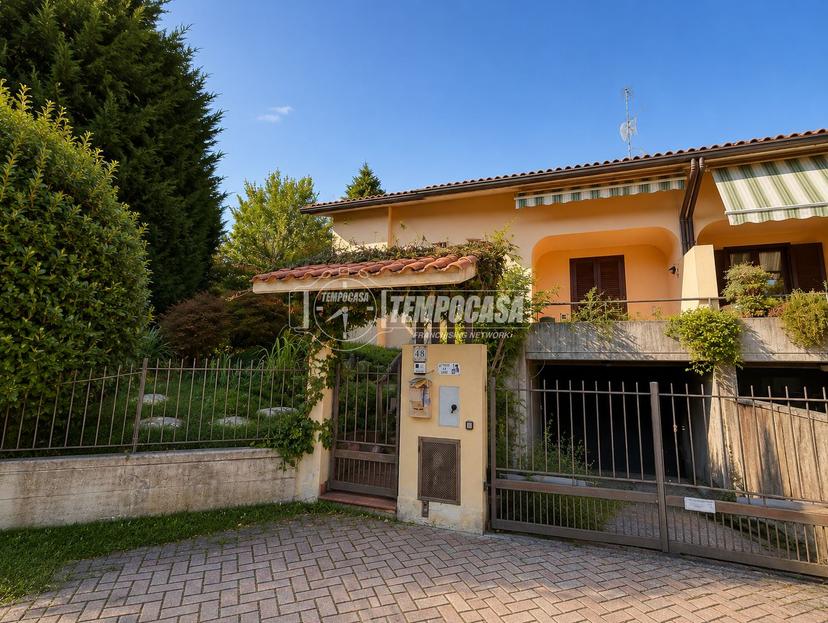 Villa a schiera in Via Filippo Turati 48, Usmate Velate