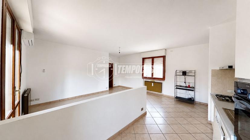 Trilocale in Via F. Gioia 2, Meda