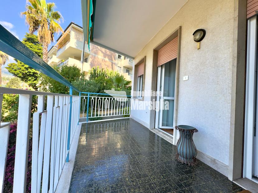 Trilocale in Strada Solaro 22, Sanremo