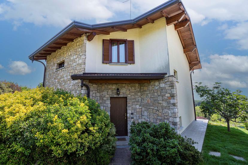 Villa unifamiliare in Via Lega Lombarda, Capiago Intimiano — foto 5 di 5