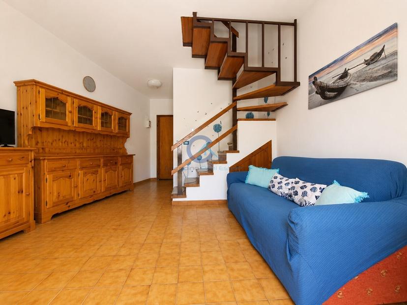 Villa a schiera, Stalettì