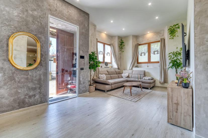 Villa trifamiliare in Via Brugnago 1, Capiago Intimiano — foto 5 di 5
