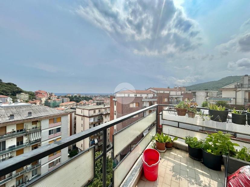 Trilocale in Via Mignone 38, Savona