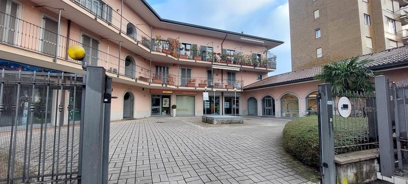 Villa bifamiliare in Piazza Galileo Galilei 10, Besana in Brianza — foto 3 di 5
