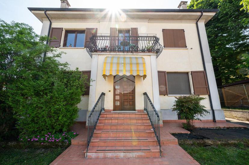 Villa in Via S. Pietro 87, Gazzuolo — foto 3 di 5