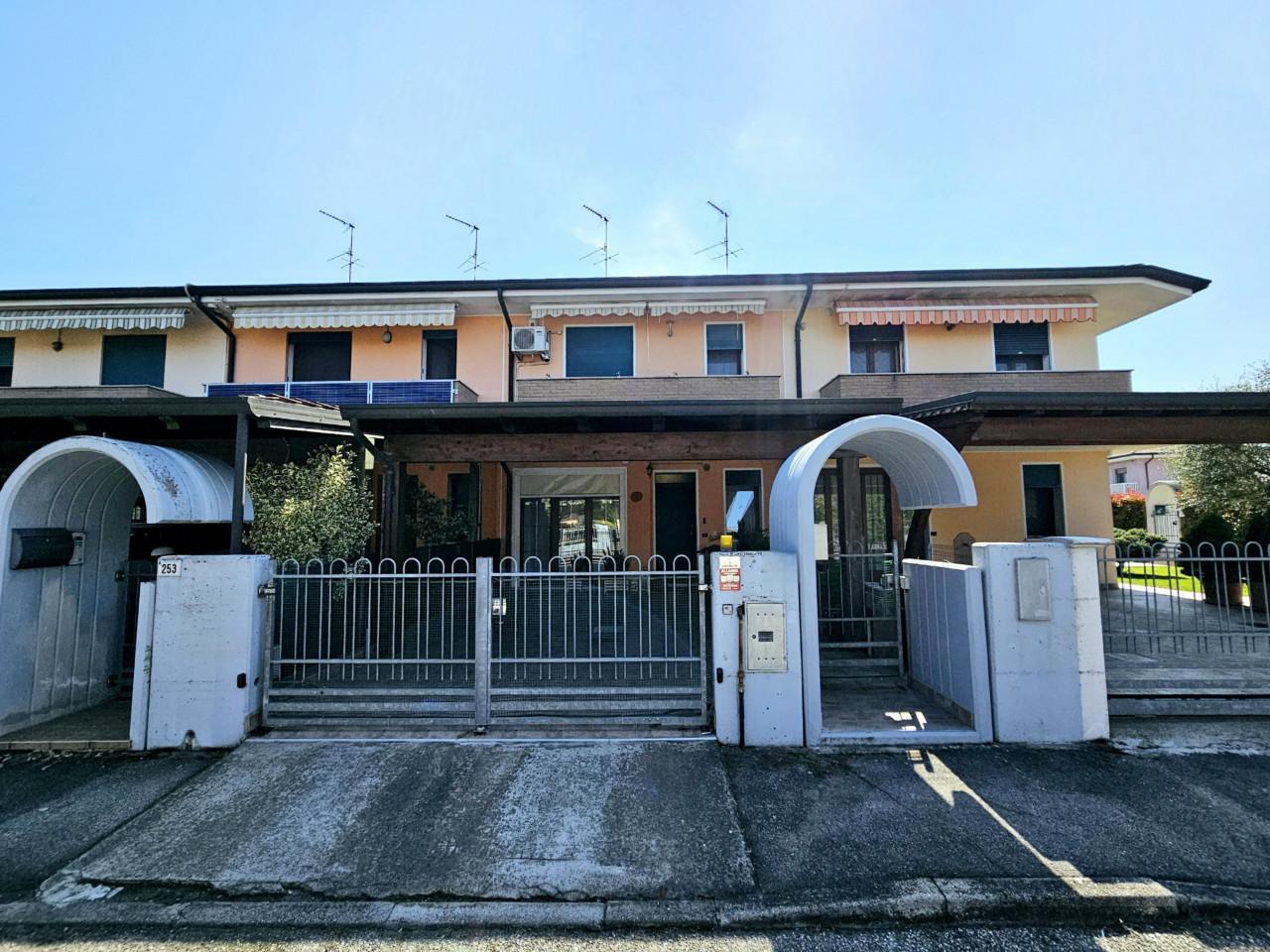 Villa a schiera in Via Polesine, Castagnaro