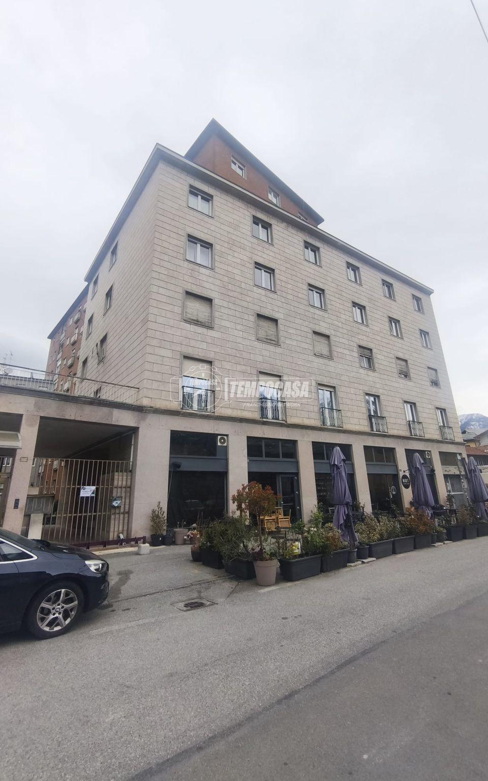 Appartamento in Via Tourneuve 16/a, Aosta
