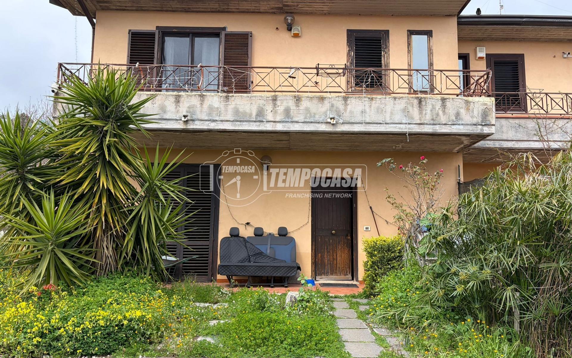 Villa a schiera in Via dei Martiri, Mascalucia