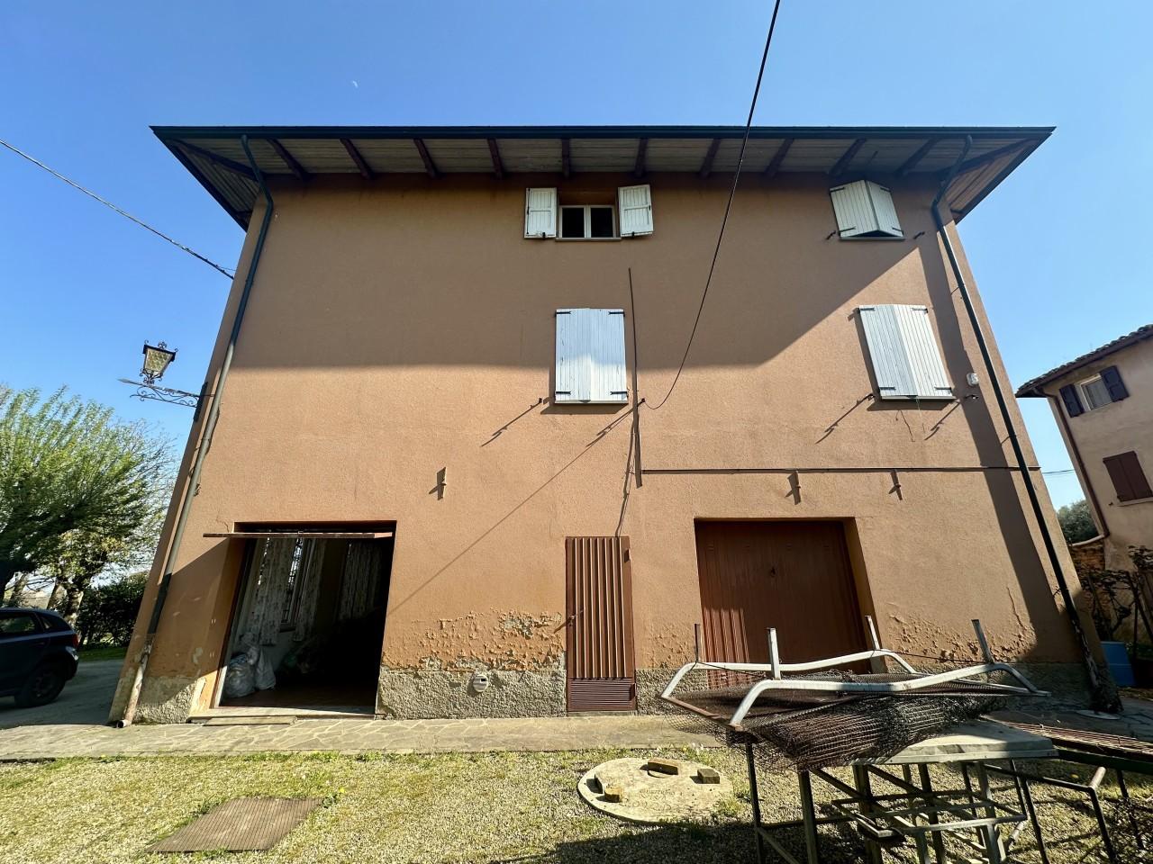 Villa plurifamiliare in Via Lunga 30, Castelvetro di Modena