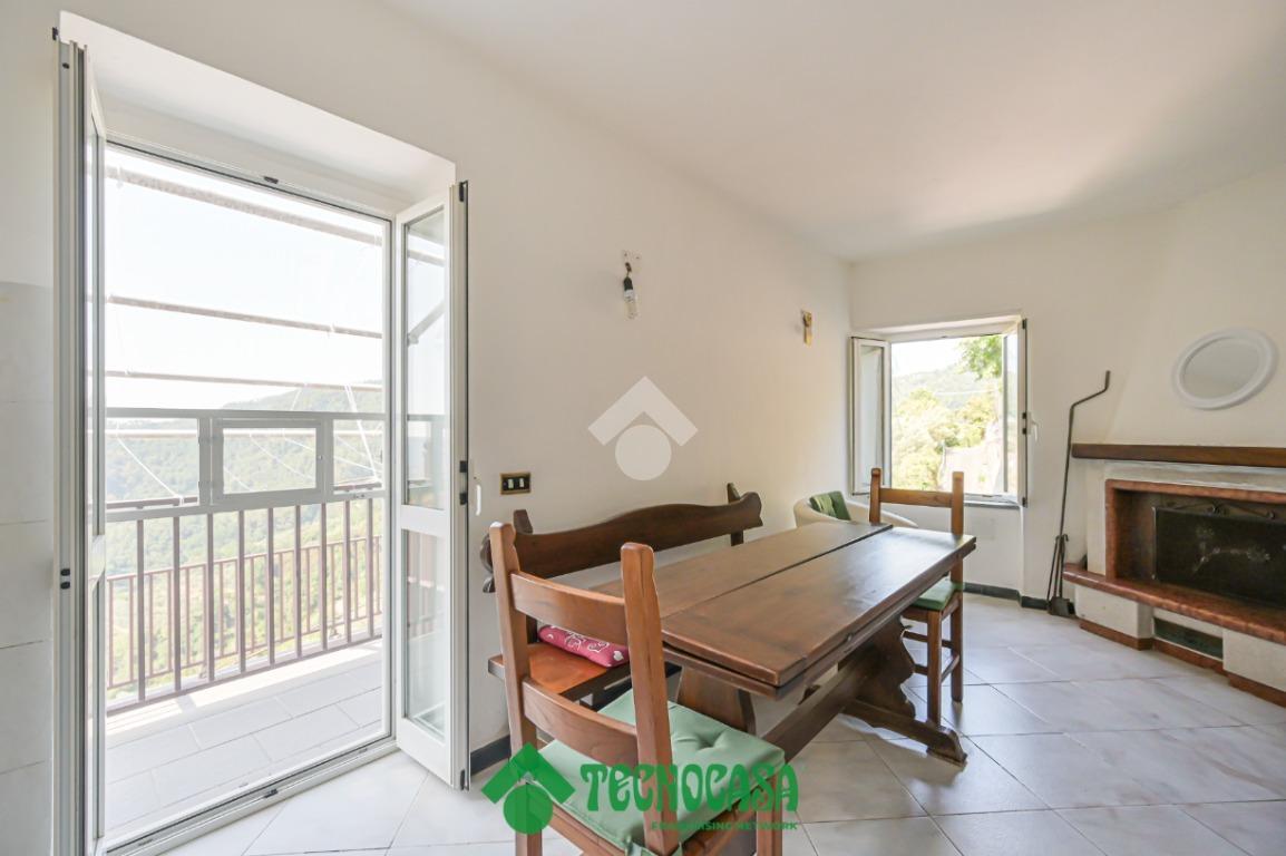 Casa indipendente in Via della Chiesa 1, Follo