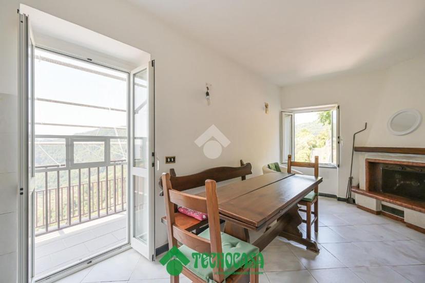 Casa indipendente in Via della Chiesa 1, Follo