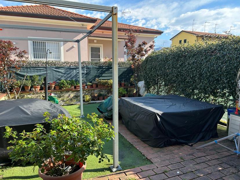 Villa a schiera in Via del Murello 10, Sarzana