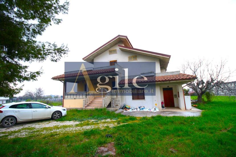 Villa in Via dei Sabini, Sant'Egidio alla Vibrata — foto 2 di 5