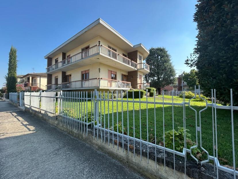 Villa, Isola della Scala
