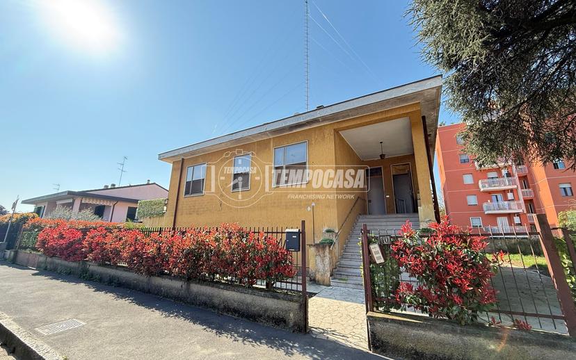 Villa in Via Luigi Pirandello 10, Rozzano