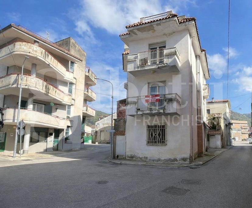 Casa indipendente in Piazza Gregorio Nucci , Calvi Risorta — foto 3 di 5