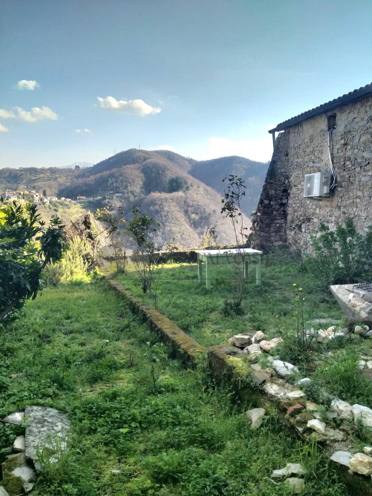 Rustico in Via Villaggio U.N.R.R.a. 8, Fosdinovo