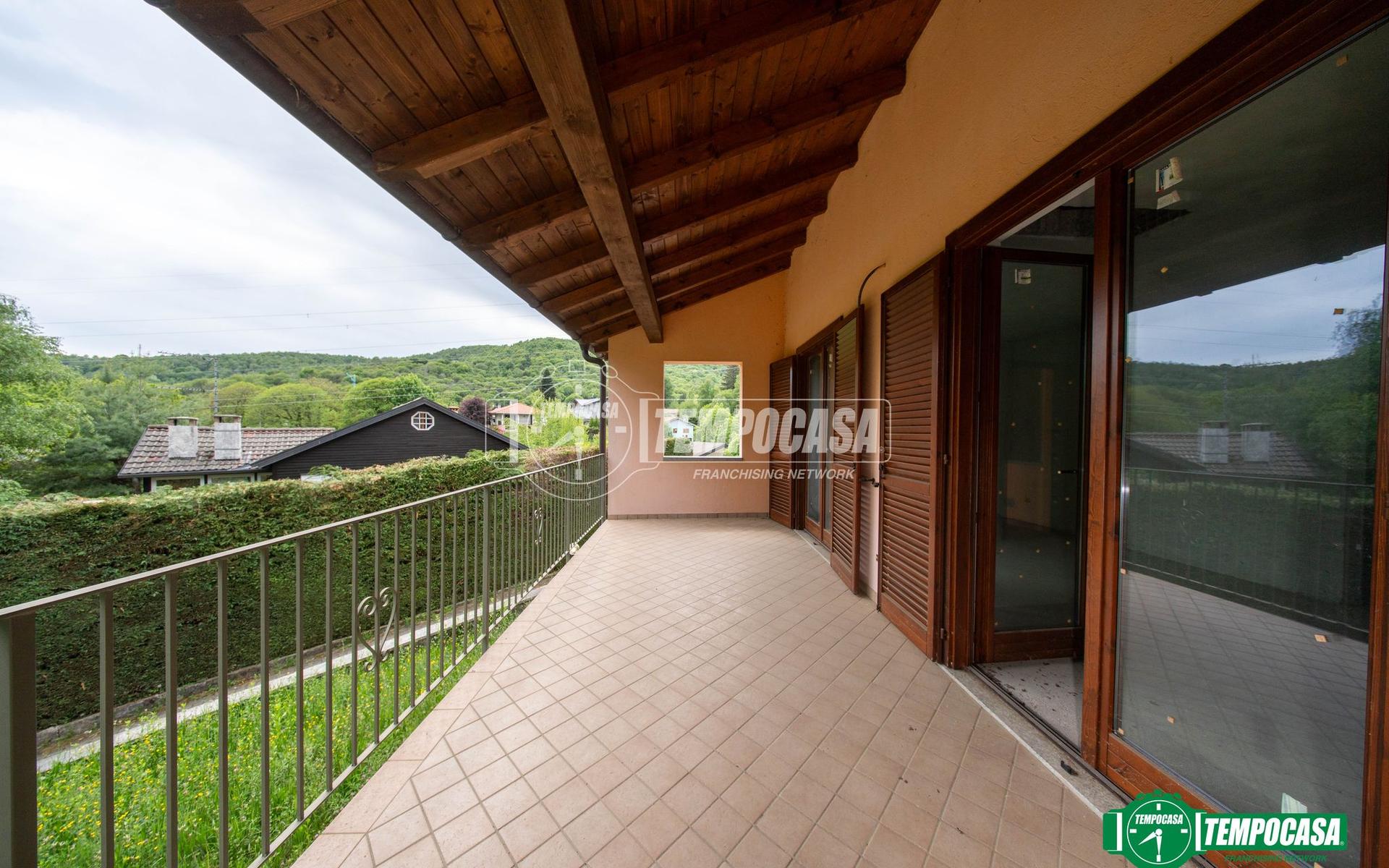 Villa a schiera in Dorsale Poggio Radioso 1, Nebbiuno