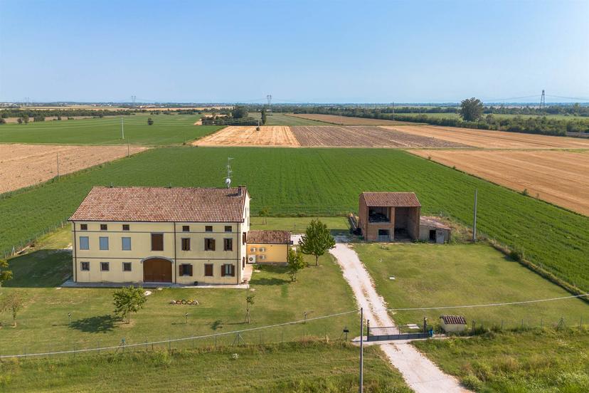 Casa indipendente, Rolo — foto 2 di 5