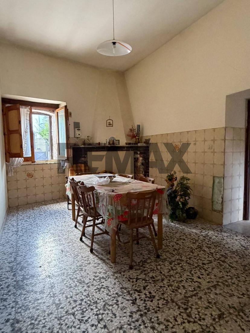 Casa indipendente in Via IV Novembre 70, Carinola — foto 5 di 5