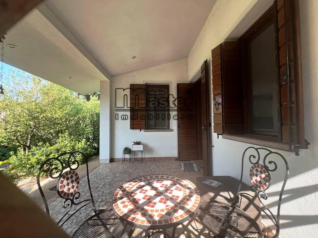 Villa in Via Pravato, Paese