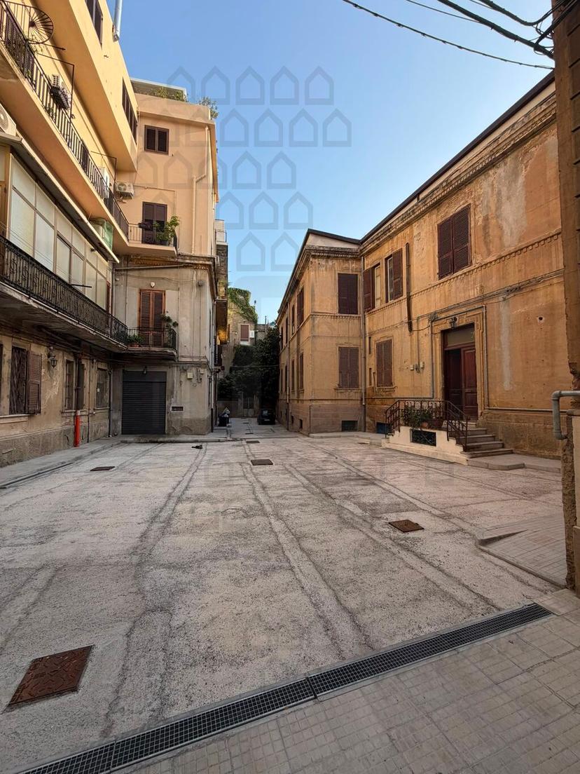 Villa in Via Garibaldi , Messina — foto 2 di 5