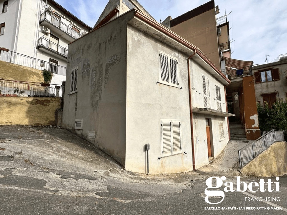 Casa indipendente in Via Carcere Snc, Montagnareale