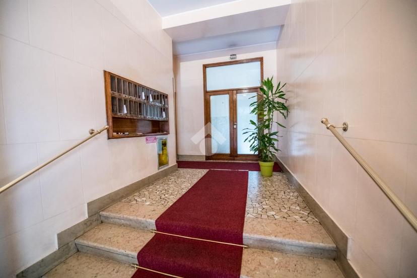 Trilocale in Viale Umbria 96, Milano