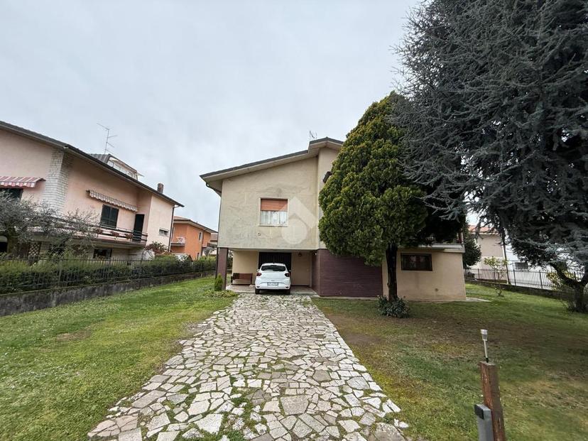 Villa in Via Francesco Petrarca 14, Rovato — foto 3 di 5