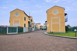 Villa a schiera, Biandrate