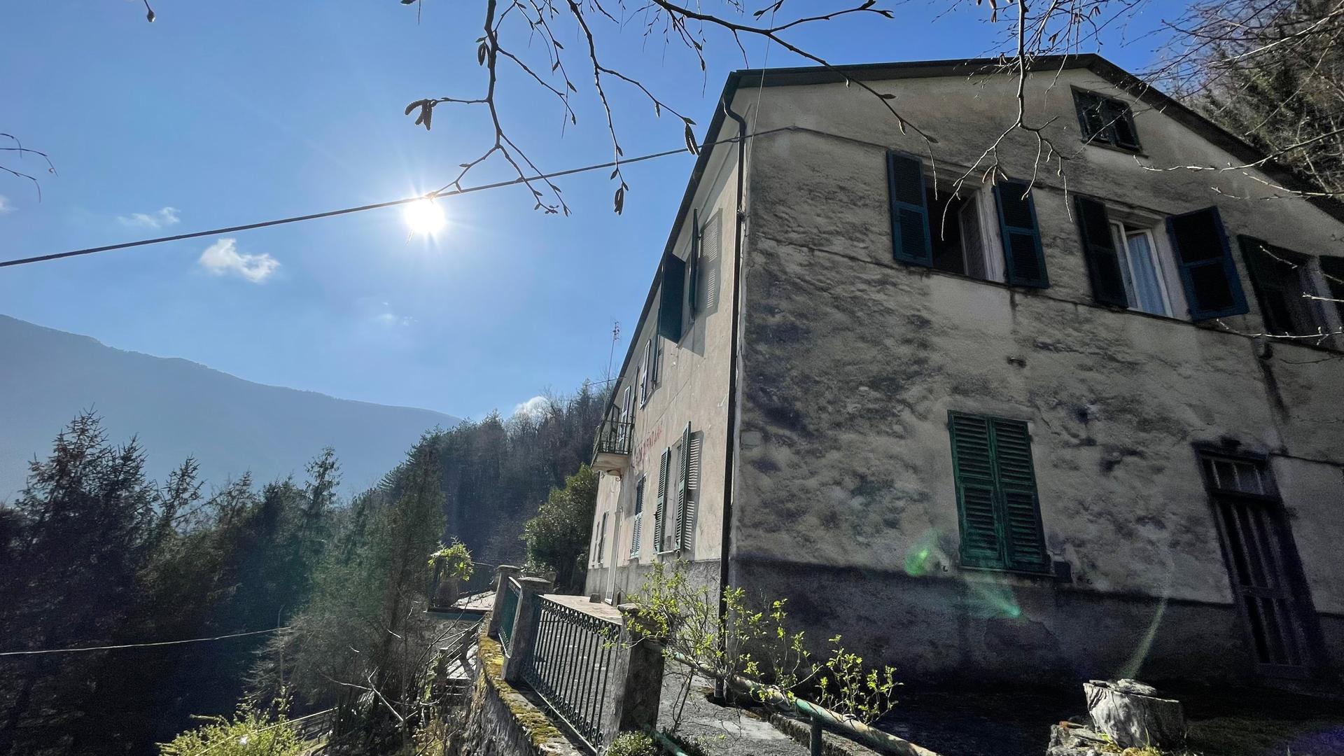 Casa indipendente in Via Prato - Sopralacroce 15, Borzonasca