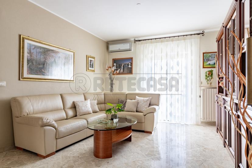 Trilocale in Via Sacerdote Giovanni di Leo 45, Bisceglie — foto 2 di 5