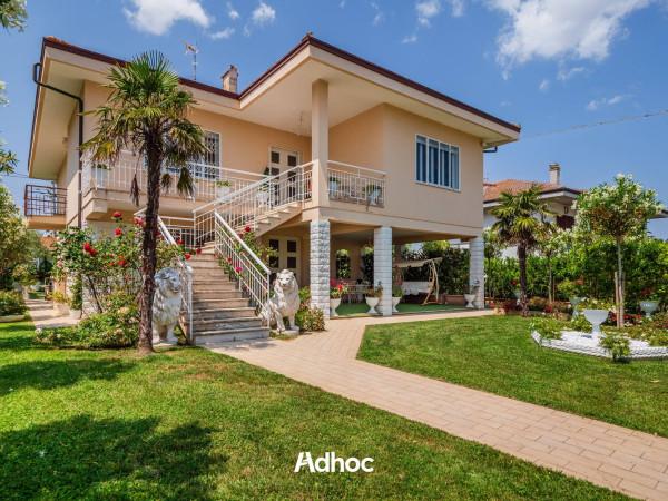 Villa in Strada San Fortunato 177, San Costanzo