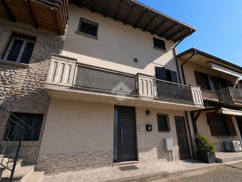 Casa indipendente in Piazza Vittorio Emanuele II 19, Cologno al Serio — foto 3 di 5