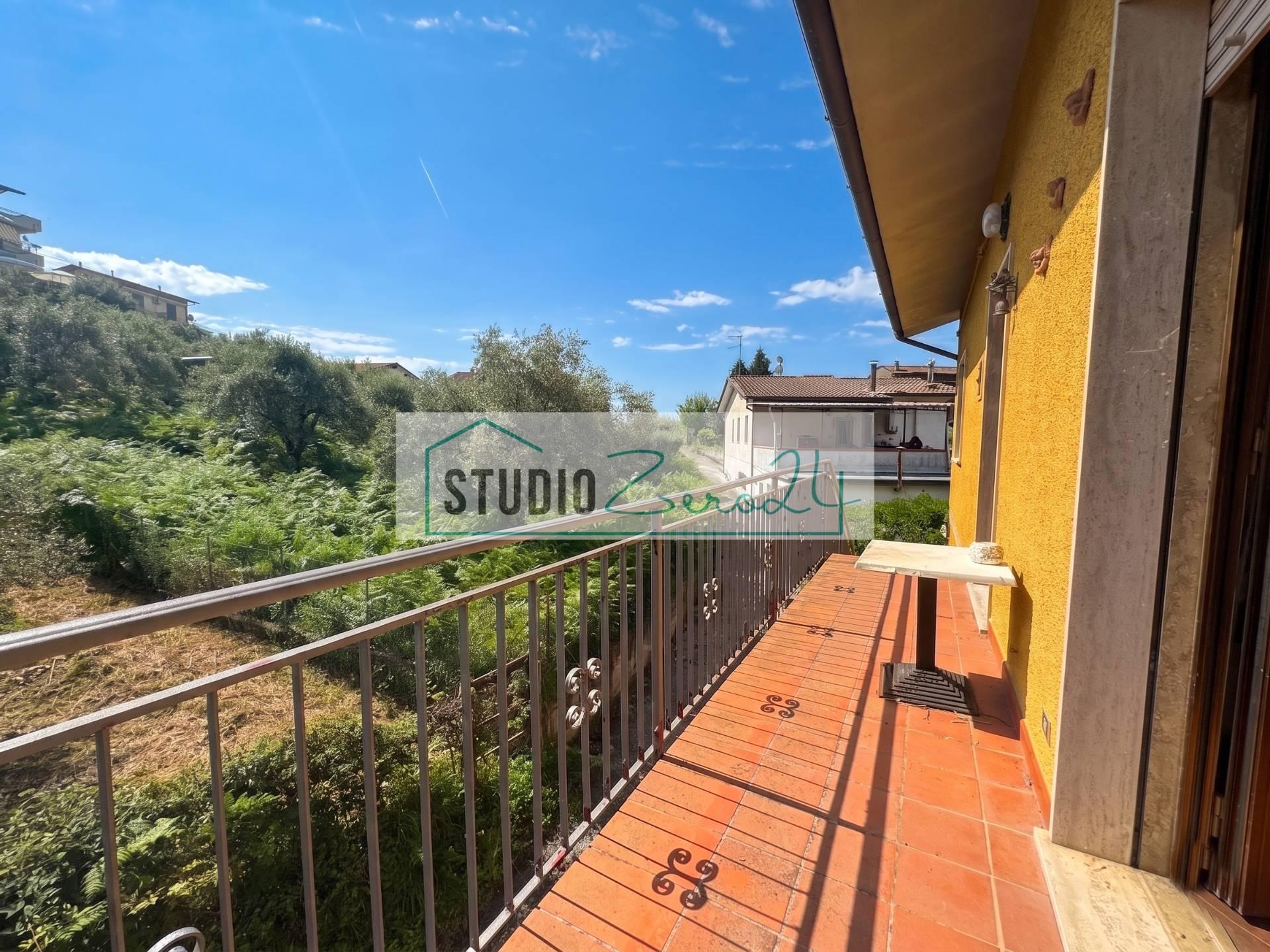 Casa indipendente in Via Paratella, Montignoso
