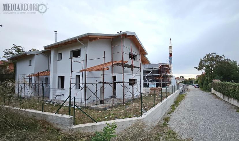 Villa a schiera in Via Rimembranze, Appiano Gentile
