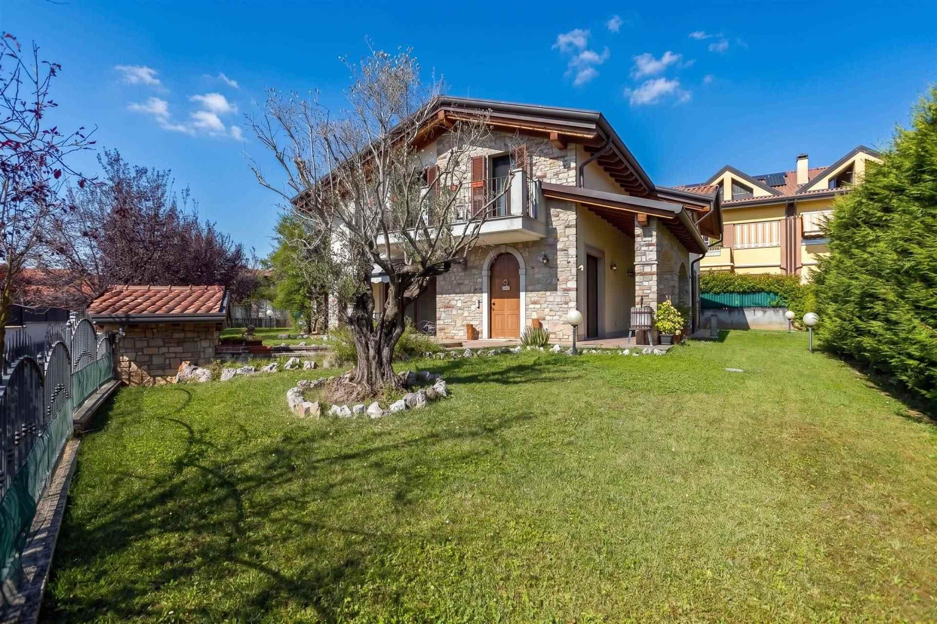 Villa in Via della Vallazze, Cavenago di Brianza