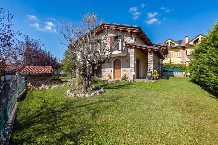 Villa in Via della Vallazze, Cavenago di Brianza